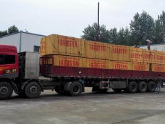 發往上海錦都建設集團的清水建筑模板已裝車待
